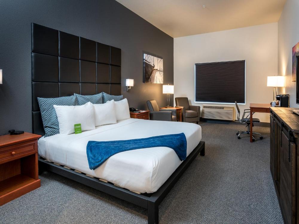 Standard King Room interior